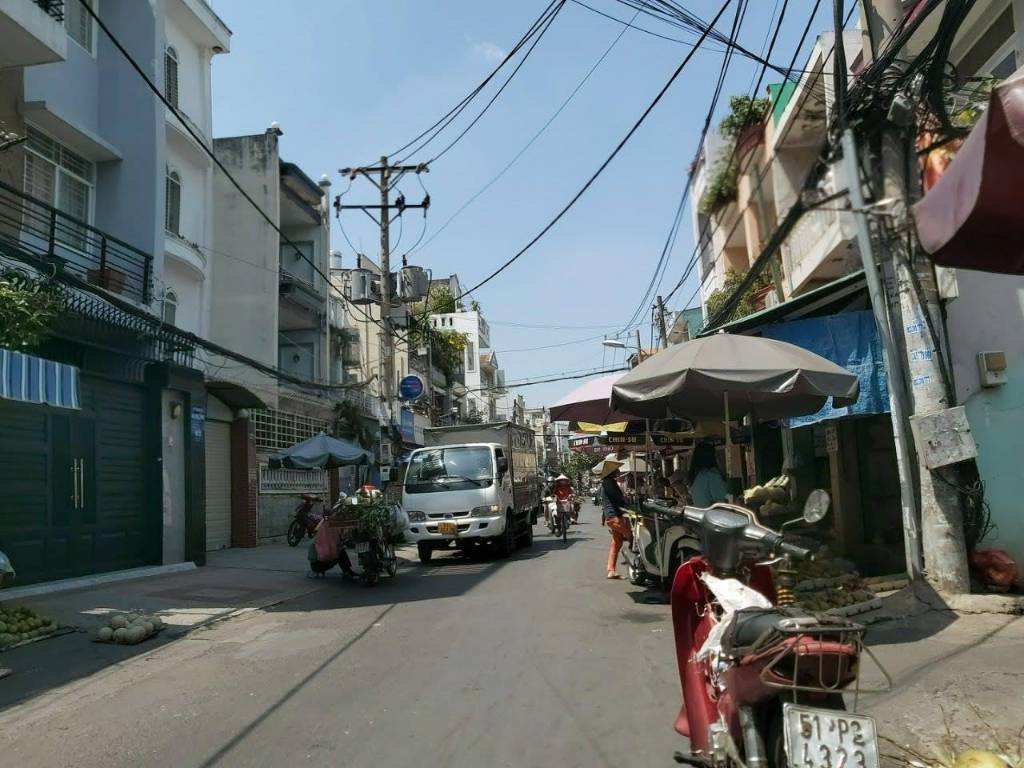 NHÀ 3 TẦNG NGUYỄN THÁI SƠN GÒ VẤP, GẦN CHỢ, GẦN ĐHCN4, 5PN, 4.2 T.Ỷ TL